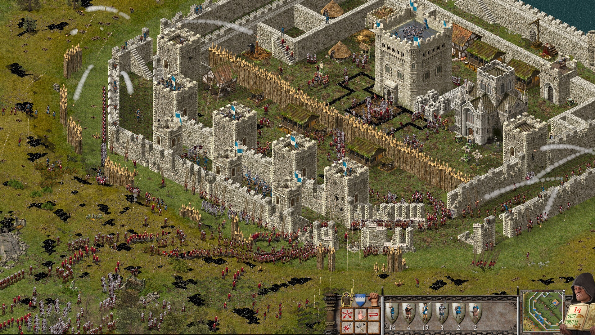 Screenshot aus der Stronghold: Definitive Edition. Zu sehen ist eine mächtige Burg, welche von einer großen Armee angegriffen wird. Teile der Burg wurden bereits zerstört und die Angreifer stürmen auf den Burgfried zu. 
