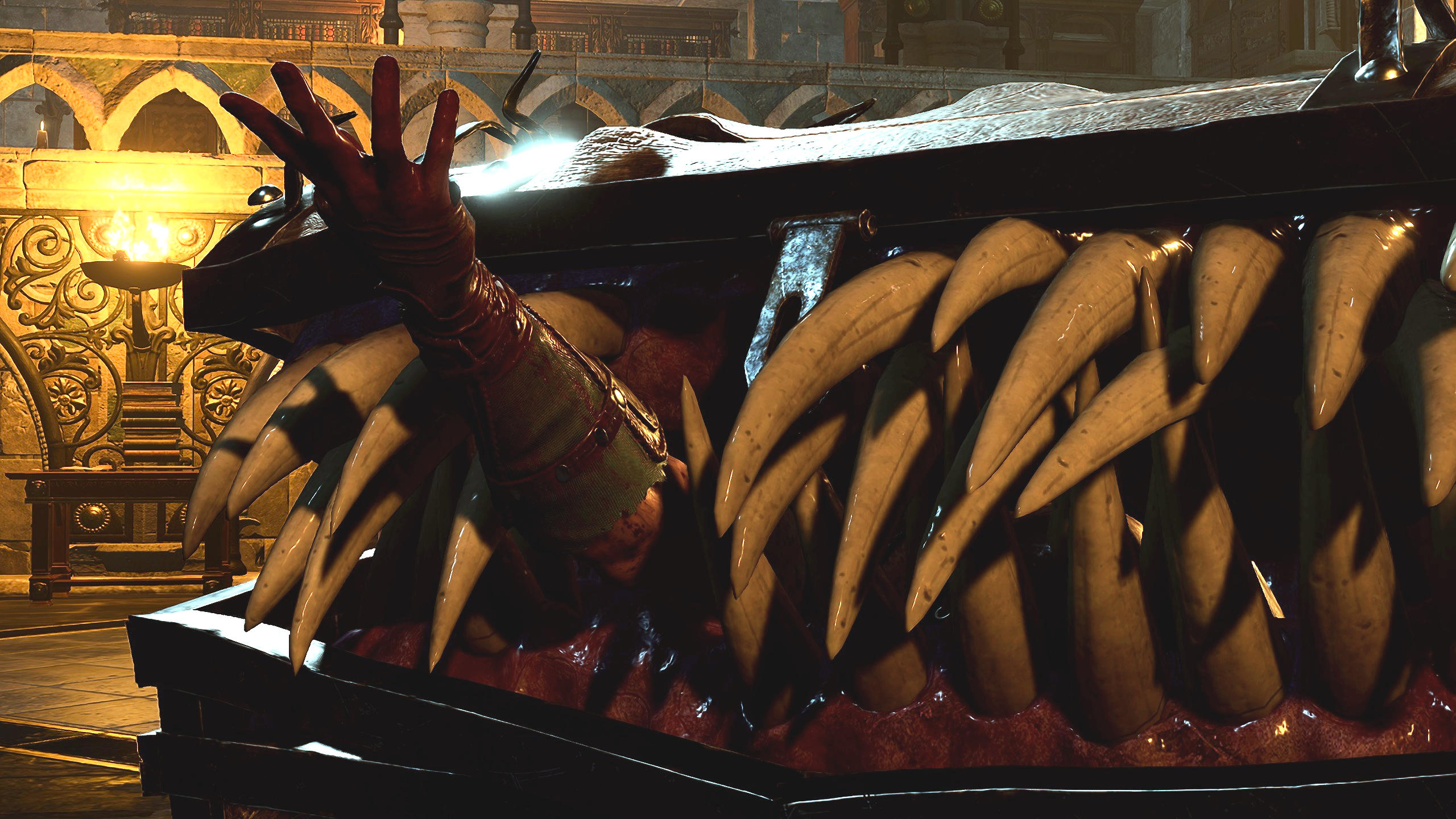 Screenshot Baldur's Gate 3. Zu sehen ist ein Mimic, der einen Abenteurer verschlingt. Nur der Arm ragt noch aus dem hungrigen Maul des Mimics heraus. 