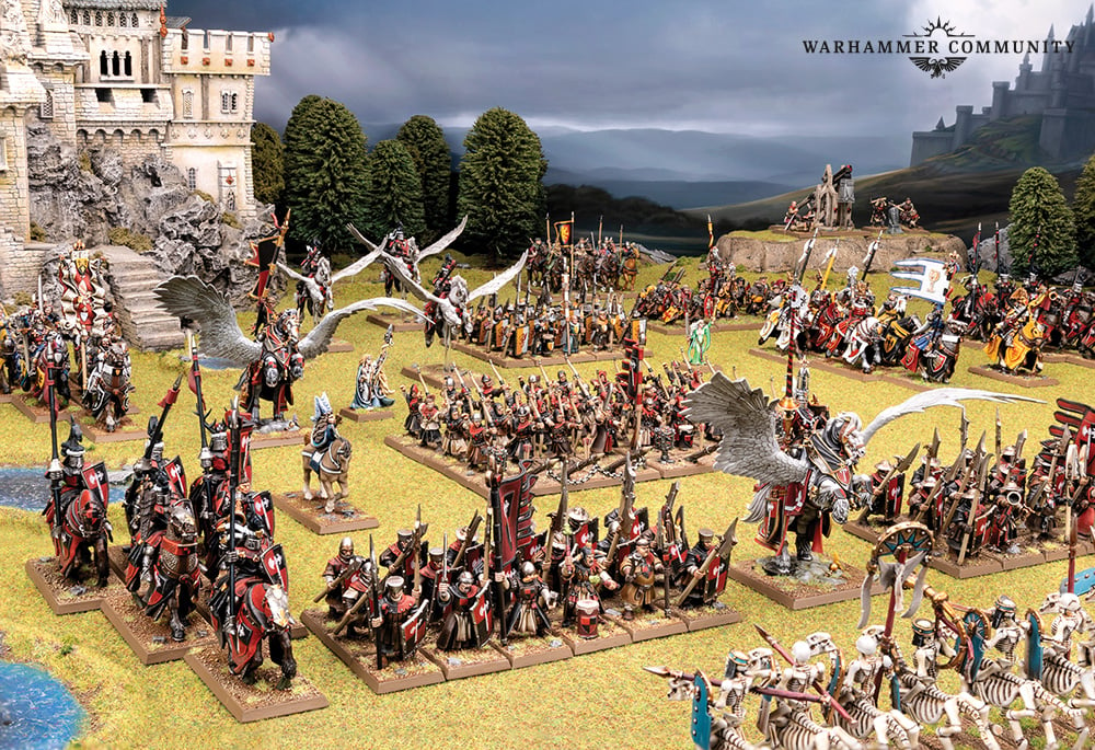Warhammer: The Old World. Bild einer Armee der Bretonen, die gegen Khemri kämpft. 