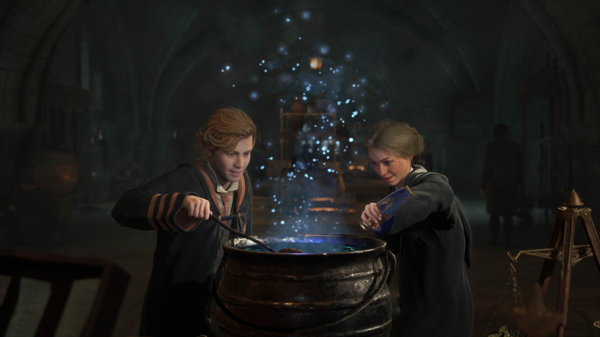 Zwei Zauberschüler in Hogwarts Lagacy rühren einen großen Topf mit Zaubertrank. Ein Sinnbild für die Entwickler, die bereits fleißig an neuen Potter-Games arbeiten. 